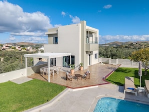 Outdoor pool - Dina Villa (Mylopotamos)