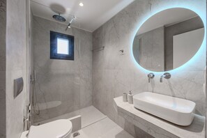 Shower, towels - Pelagia Villa (Mylopotamos)