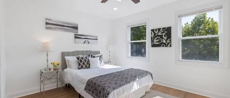 Desk, iron/ironing board, WiFi, bed sheets