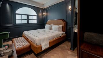 Iron/ironing board, free WiFi, bed sheets