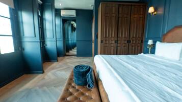 1 bedroom, desk, iron/ironing board, travel cot