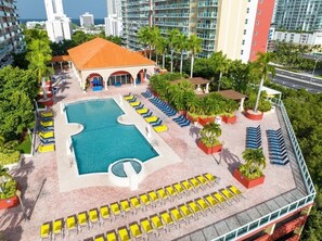 Pool - The Artful Oasis at Sunny Isles - Winter Escape (Sunny Isles Beach)