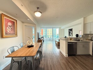 Microwave, oven, stovetop, dishwasher - The Artful Oasis at Sunny Isles - Winter Escape (Sunny Isles Beach)