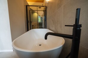 Dusche, Haartrockner, Bidet, Handtücher