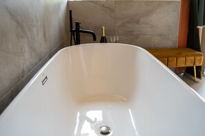 Shower, hair dryer, bidet, towels - Chambre nestled between history and modernity (Acireale)