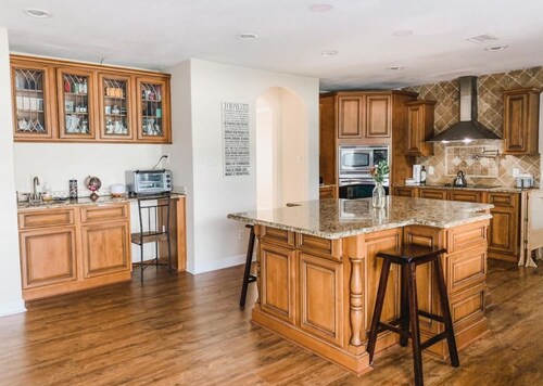 Country Living At It's Finest- 4 bedroom/4 bath home 30 minutes outside of Tampa
