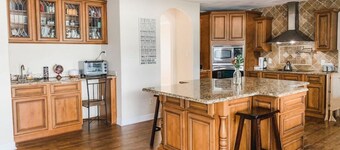 Country Living At It's Finest- 4 bedroom/4 bath home 30 minutes outside of Tampa