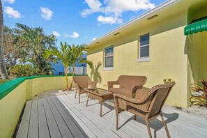 Terrace/patio - Nonna`s Beach House! Steps to Redington Beach! (Redington Beach)