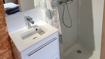 Chalet, Garden View | Bathroom | Slippers