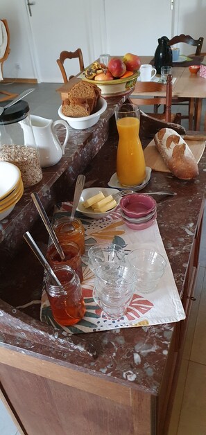Daily continental breakfast for a fee - L'Oseraie du Quercy (Calvignac)