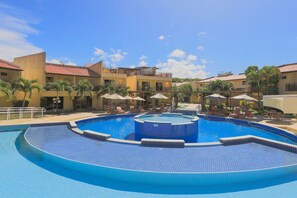 2 piscinas al aire libre