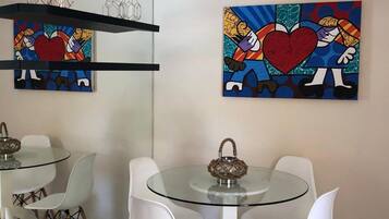 Comfort Apartment | Dining