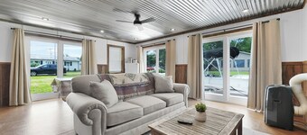 The Boat House! Houghton Lake cottage perfect for relaxing stays.