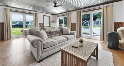 The Boat House! Houghton Lake cottage perfect for relaxing stays.