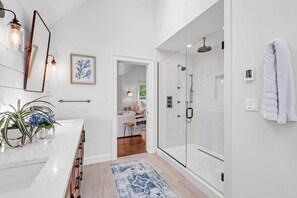 Hair dryer, towels - Hamptons Family Getaway (Hampton Bays)