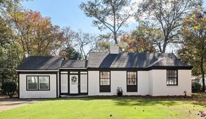 Exterior - Spacious 4-bedroom house in nice Montgomery with AC (Montgomery)