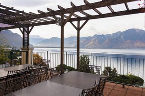 تناول الطعام بالخارج