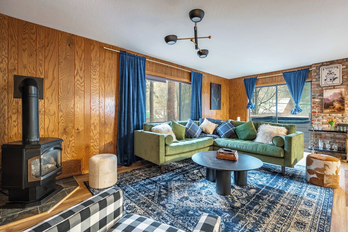 TV, peis og kontorer