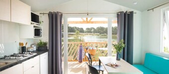 Beach Lodge With Lake View in Ravels
