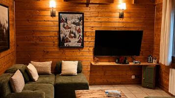 TV connectée, jeux vidéo, baby-foot, livres