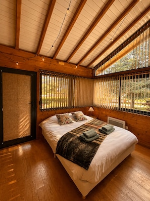 5 bedrooms, iron/ironing board, travel cot, free WiFi - Maison Maneki - Chalet Évasion for 10 people on the edge of a magnificent pond (Ban-sur-Meurthe-Clefcy)
