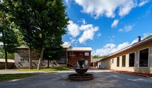 Room, 1 Bedroom, Smoking | Exterior - Room-grand Hôtel Varennes (Varennes)