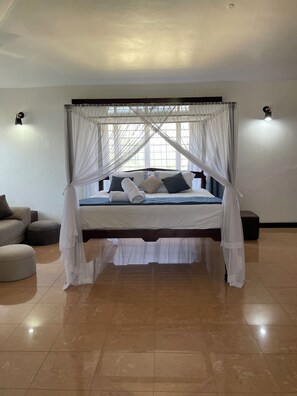 1 habitación, tabla de planchar con plancha, wifi gratis y ropa de cama 