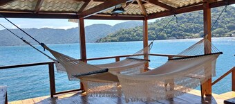 Spacious 4-bedroom house in marvelous Lake Coatepeque, Santa Ana with AC