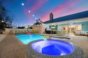 Outdoor pool, a heated pool - Sleeps 20! Pickleball, Heated Pool, Hot Tub & Games Retreat! Near Beaches (Bradenton)