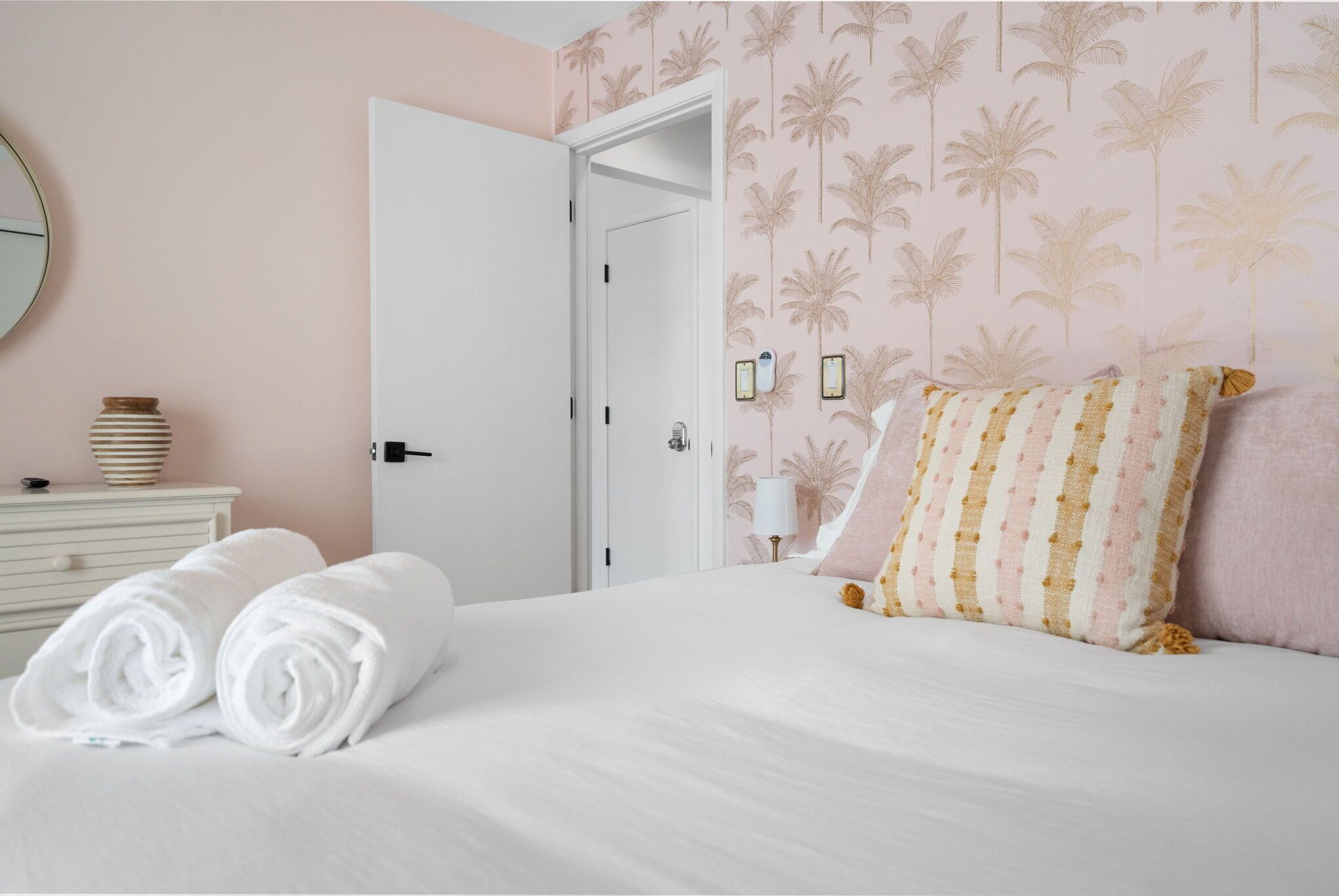 5 soverom, strykejern/-brett, wi-fi og sengetøy