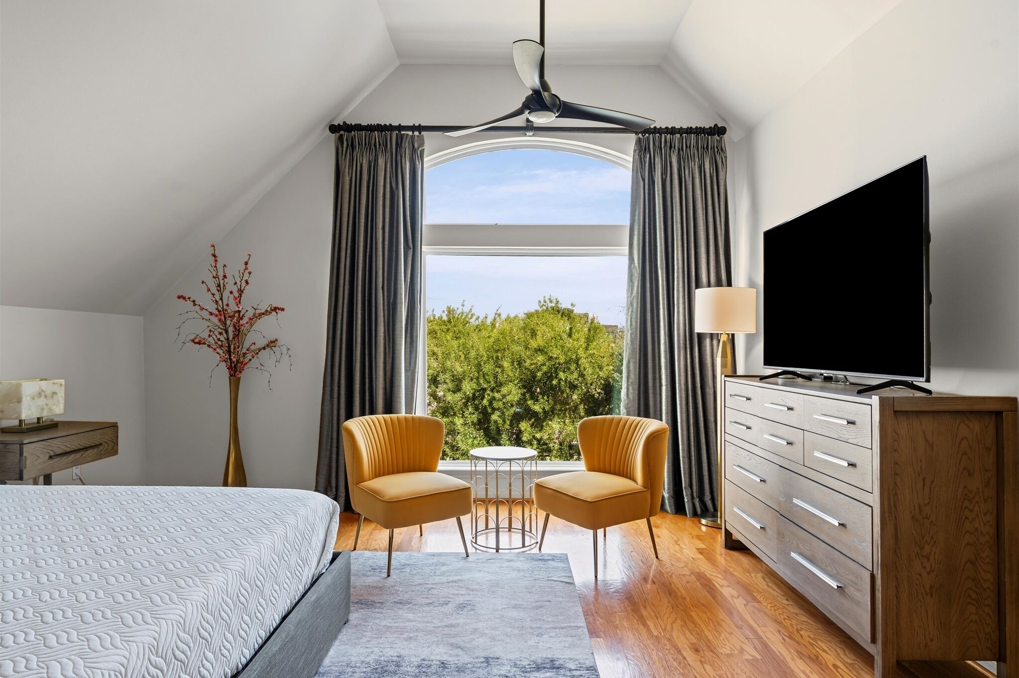 3 soverom, skrivebord, strykejern/-brett og wi-fi (inkludert)