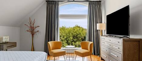 3 soverom, skrivebord, strykejern/-brett og wi-fi (inkludert)