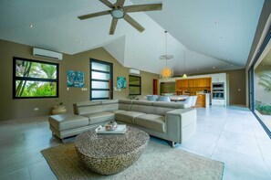 Living area - Premium Location Gated Beach Community Villa (Tamarindo)