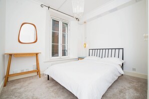 2 bedrooms, iron/ironing board, Internet, bed sheets