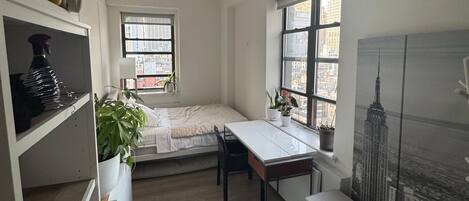 Iron/ironing board, WiFi, bed sheets