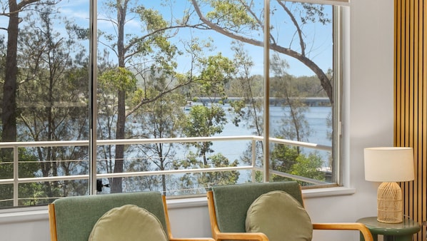 Interior - Frangipani Water Garden Villa (Nelligen)