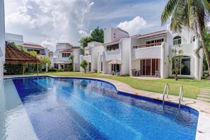 Outdoor pool - Playacar 2 Home with Pool, Golf, Beach, 5th Avenue (Playa del Carmen)