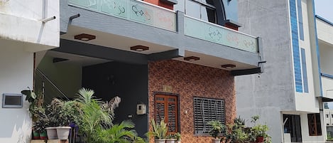 Fachada de la propiedad