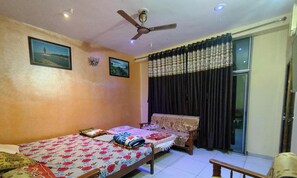 Family Room | Living area - MAHAKALI HOMESTAY (Garudeshwar)