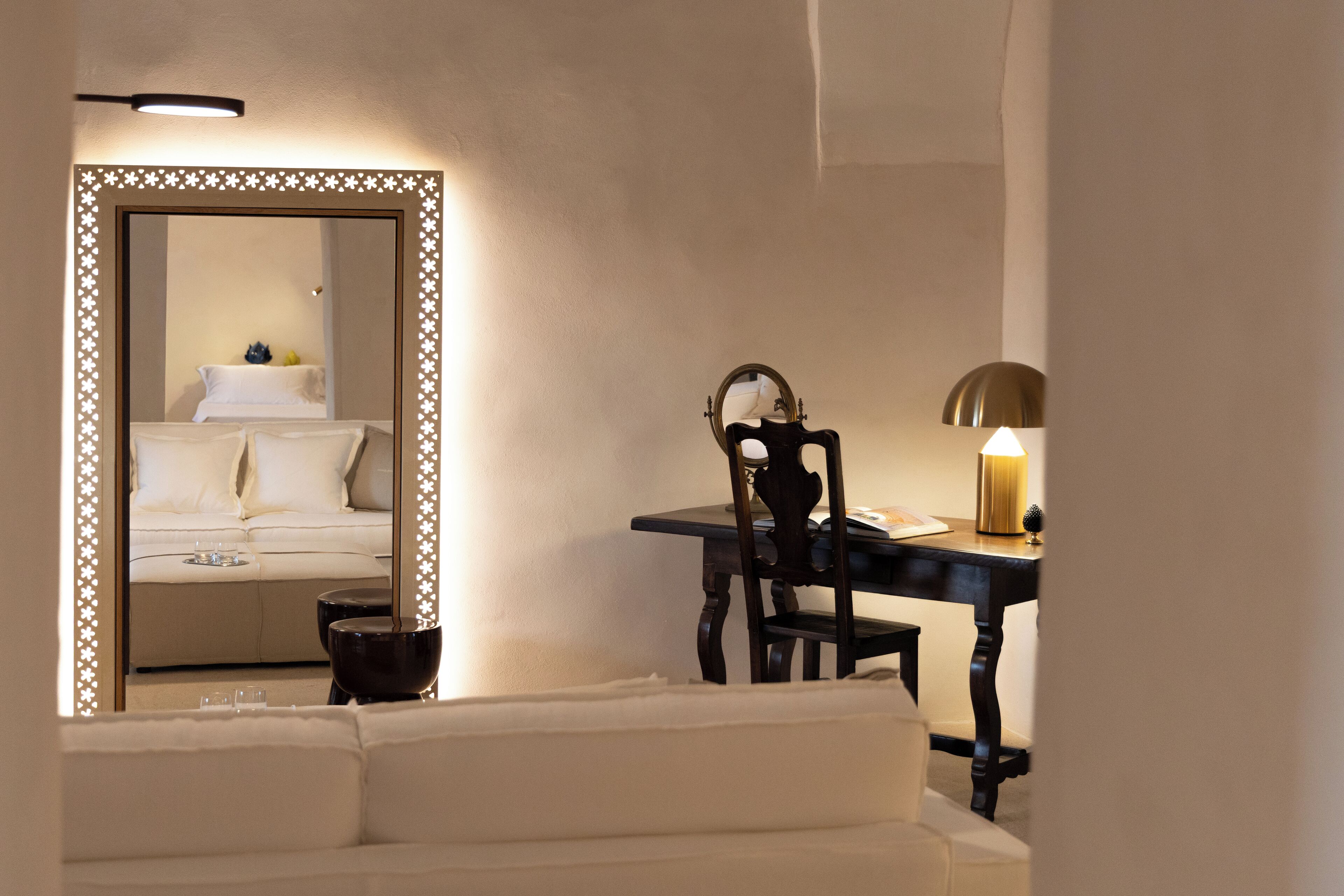 Luxury Suite, Garden View | Living area