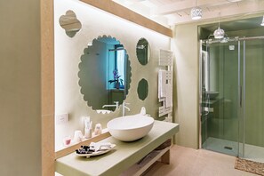 Deluxe Suite, Garden View | Bathroom | Separate bathtub and shower, hair dryer, bathrobes, slippers - Masseria Eirene (Lecce)