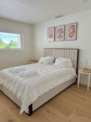 5 habitaciones, tabla de planchar con plancha, wifi y ropa de cama 