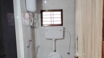 Dusj, bidé, håndklær og såpe