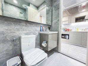 Apartament, 1 dormitori, balcó, vistes al jardí | Bany