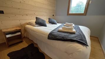 6 chambres, fer et planche à repasser, lit parapluie, Wi-Fi gratuit