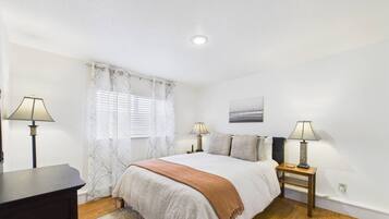 2 bedrooms, desk, iron/ironing board, free WiFi