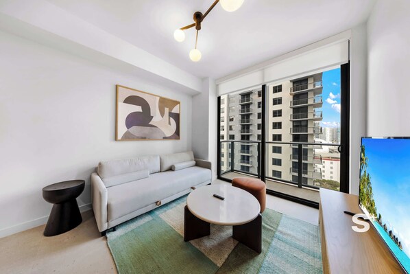 TV, offices - Sleek Miami Condo | Rooftop Pool & Gym | City Views (Miami)