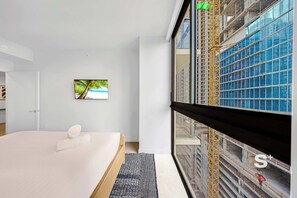 1 bedroom, desk, iron/ironing board, travel cot - Crosby Miami | Brand-New 19th Floor & Rooftop Pool (Miami)