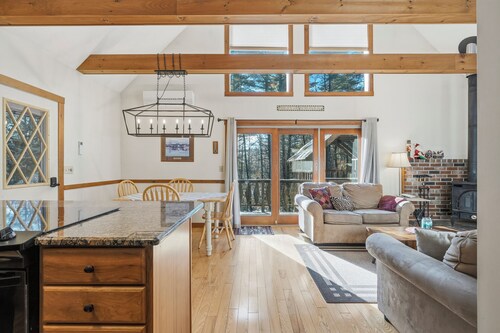 Cozy Hot Tub Cabin Near Pleasant Mountain  Sleeps 8  Family-Friendly