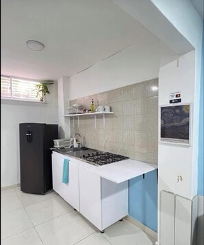 Private kitchen - Van Gogh Loft, close to Bahia beach and The Los Novios Park. Comfy and quiet. (Santa Marta)